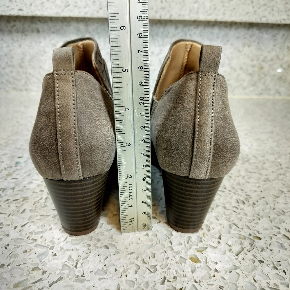 Lifestride Velocity Jovie Open Cut Grey Ankle Bootie Size 6.5 Faux Vegan Leather